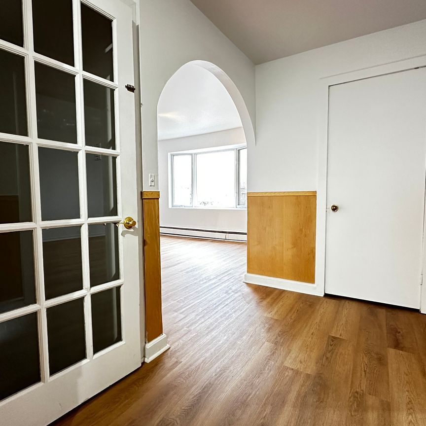 402 Rue Cadillac, Longueuil (Le Vieux-Longueuil), QC J4L - Photo 1