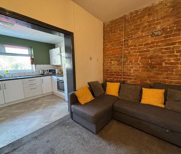 1 bedroom in a house share to rent - Photo 1