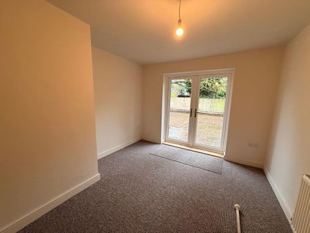 2 bedroom semi-detached bungalow to rent - Photo 2