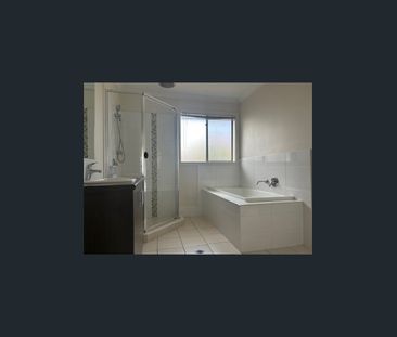 16 Kenneth Drive, Augustine Heights, Qld 4300 - Photo 6