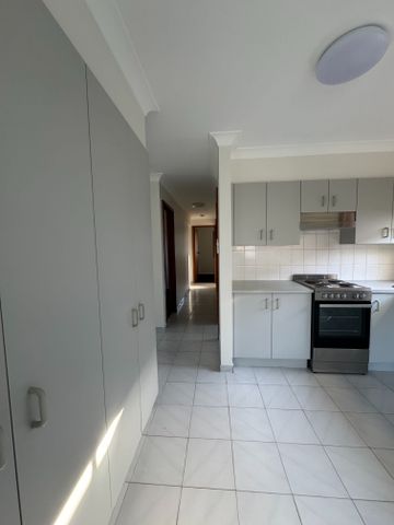 Location to Beach - 3 Good Size Bedrooms - Ensuite to Master - Air Con - Photo 4