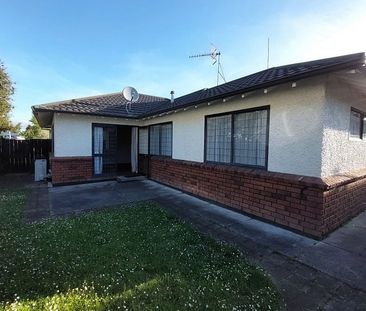 Charming 2BR Home with Modern Comforts - Photo 2