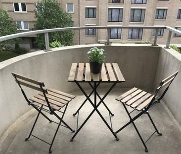 Dans un quartier calme et verdoyant, proche de Stockel, appartement... - Photo 2