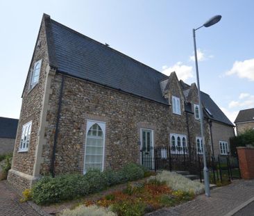 3 bedroom end of terrace house to rent - Photo 2