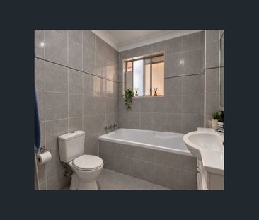 Modern & Convenient Two-Bedroom Unit - Photo 4
