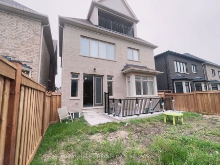 Detached Home For Lease | N9246341 - Photo 2