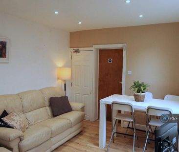 5 bedroom semi-detached house to rent - Photo 1