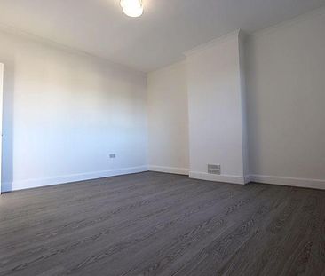 3 bedroom flat to rent - Photo 4