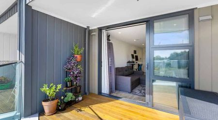 2-Bed Apartment with Rangitoto Views - Photo 5