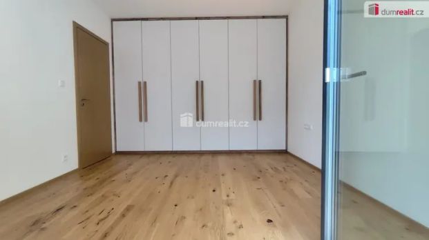 Moderní novostavba 2+kk se zahradou a terasou v rezidenci Nuselský Pivovar - Photo 1