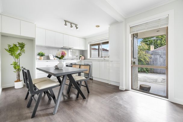 2/28 Hayfield Road, Mount Waverley VIC 3149 - Apartment For Rent | Domain - Photo 1