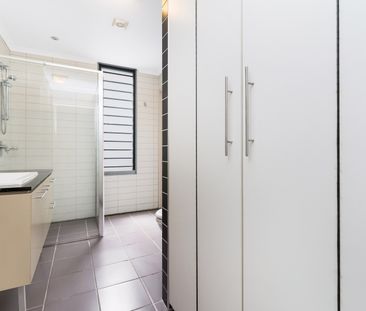 2/30 Cavenagh Street, Darwin City - Photo 4