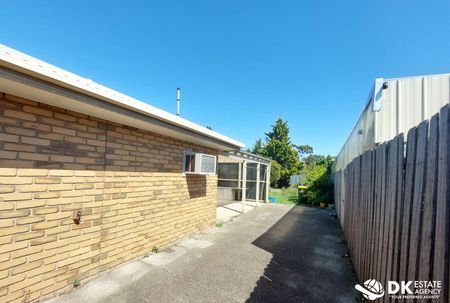 A Quiet and Perfectly Location Access to Freeway - Photo 2