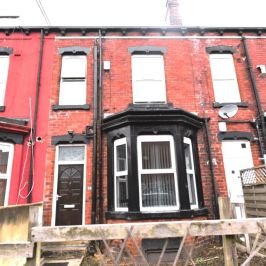 2 bedroom House in Brudenell Grove, Leeds - Photo 1