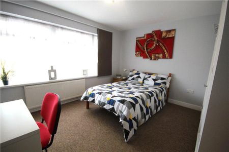 1 bedroom in a house share to rent - Photo 4