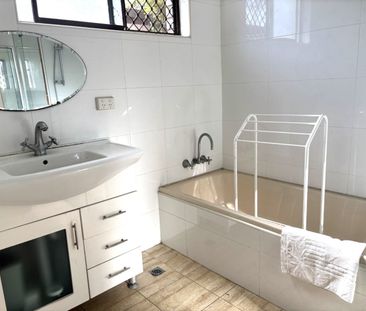 3 Bedrooms Available in Large Shared Furnished House with All Conve... - Photo 5