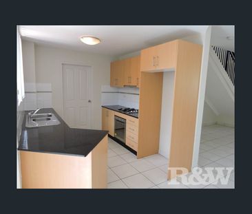 3 BEDROOM TOWNHOUSE IN BOUTIQUE COMPLEX - Photo 3