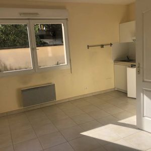 Studio de 20 m² à 3 minutes du RER A. - Photo 2