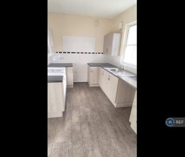 3 bedroom end of terrace house to rent - Photo 2