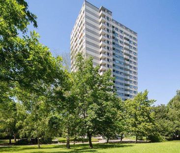Sanierte und großzügige 2-Zimmerwohnung mit schönem Ausblick sucht ... - Photo 1