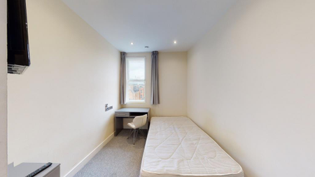 5 bedroom flat to rent - Photo 2