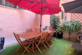 Apartamento amueblado de 3 dormitorios y 2 baños con patio en la Plaza de Cort, Palma.