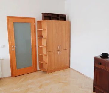 Pronájem plně vybaveného cihlového bytu 1+1 o výměře 52,3 m - Photo 1