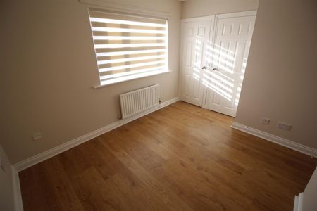 2 Bedroom House - Terraced - Photo 3