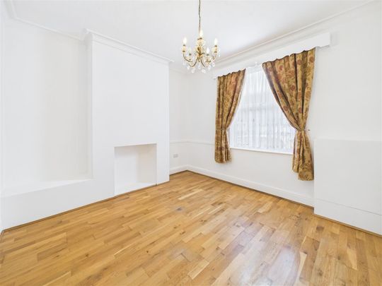 3 bedroom Semi-detached house to rent - Photo 1