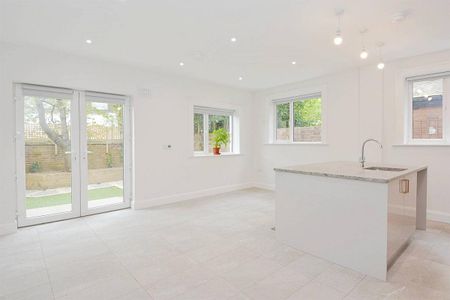 6 Chlorine Gardens, Belfast BT9 5DJ - Photo 2