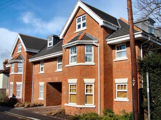 The Villas, Woking - 2 bedrooms Property for lettings - Seymours - Photo 1