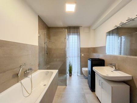 Moderne 3-Zimmer-Wohnung mit Aufzug, Fußbodenheizung & hellem Wohnbereich - Foto 2