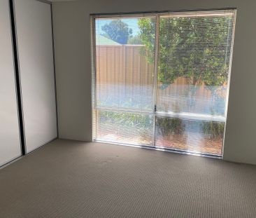 Low maintenance & ducted aircon! - Photo 2