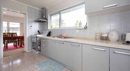 7bedrooms 3.5bathrooms 2 full kitchens - Photo 3
