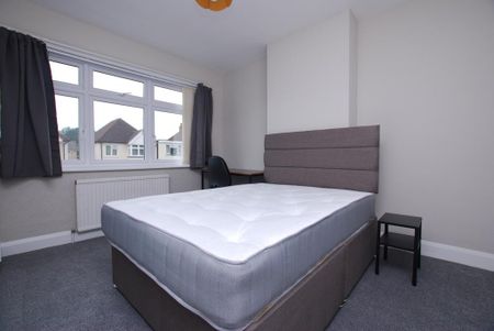 4 bedroom semi-detached house to rent - Photo 4