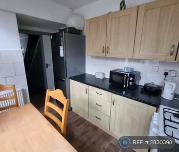 1 bedroom in a house share to rent - Photo 3
