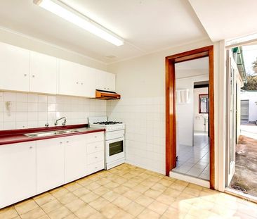 Victorian Terrace in great location - Photo 1
