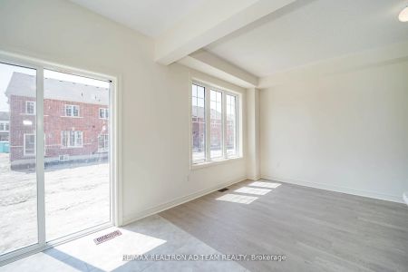 Condo Townhouse For Lease | E9014239 - Photo 4
