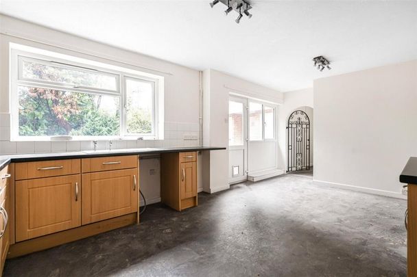 4 bedroom detached house to rent - Photo 1