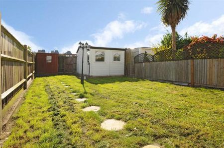 3 bedroom terraced house to rent - Photo 3