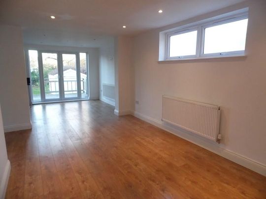 4 bedroom bungalow to rent - Photo 1