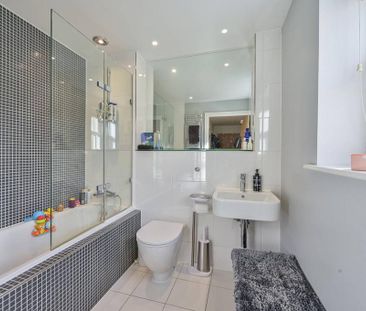 2 bedroom flat to rent - Photo 6