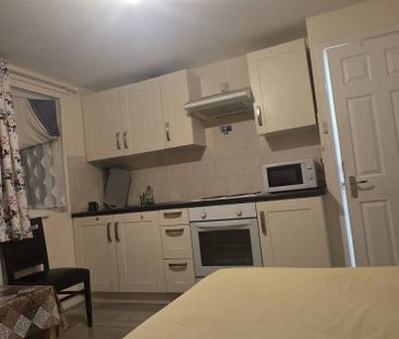 Self contained studio flat for couples only- Loft converted- 850 pc... - Photo 1