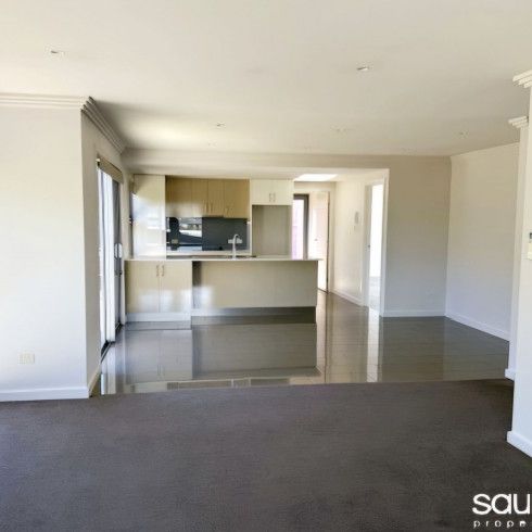 Modern unit - Photo 1