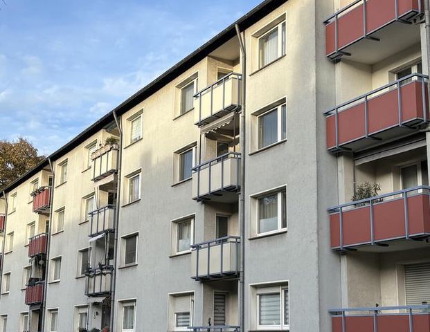 Bei VIVAWEST die Sonnenstrahlen auf dem eigenen Balkon genießen. - Photo 1