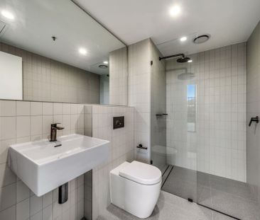 Modern Comfort – Spacious Two-Bedroom Apartment in the Heart of Bel... - Photo 6