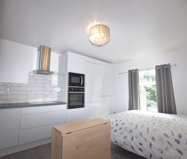 Studio to rent - Photo 2