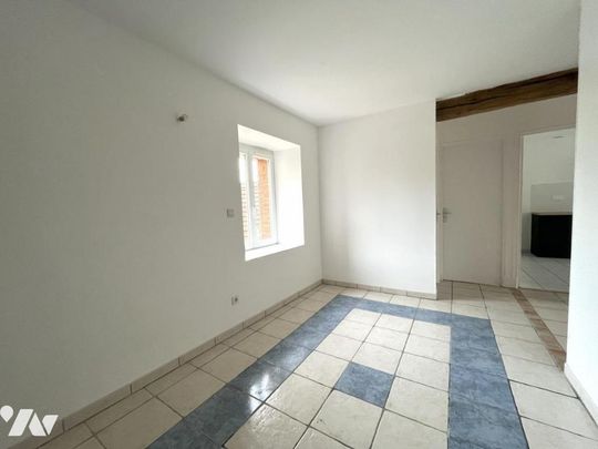 A louer à VILLE-DOMMANGE, appartement en duplex comprenant : vaste entrée desservant salon-séjo... - Photo 1