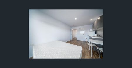 ROOM FOR RENT- Spacious Rooming House Private Room with Cozy Communal Space! - Photo 2