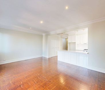 Ideally Located Three Bedroom Home - Fresh Paint & Carpet - Photo 2